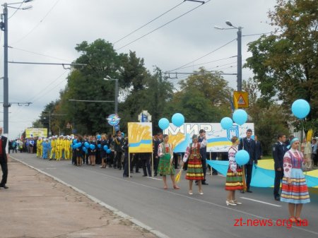 Вчора на честь дня міста відбулася урочиста хода вулицями Черняховського та Великою Бердичівською ВІДЕО