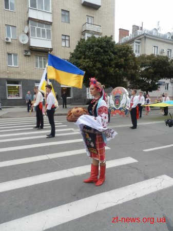 Вчора на честь дня міста відбулася урочиста хода вулицями Черняховського та Великою Бердичівською ВІДЕО