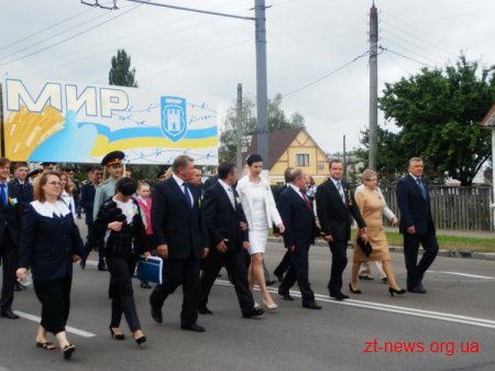 Вчора на честь дня міста відбулася урочиста хода вулицями Черняховського та Великою Бердичівською ВІДЕО
