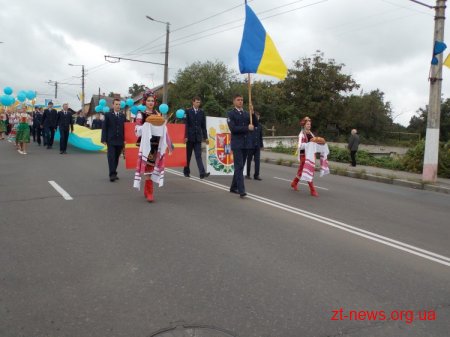 Вчора на честь дня міста відбулася урочиста хода вулицями Черняховського та Великою Бердичівською ВІДЕО