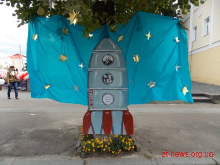 Святкування дня міста на вулиці Михайлівській