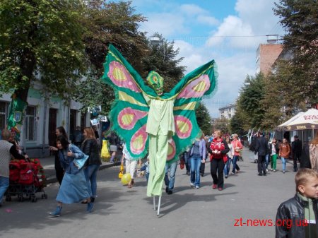 Святкування дня міста на вулиці Михайлівській