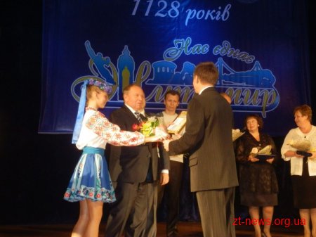 Урочистості до дня міста Житомира в драмтеатрі: почесні звання, відзнаки, грамоти, премії, сертифікати ВІДЕО