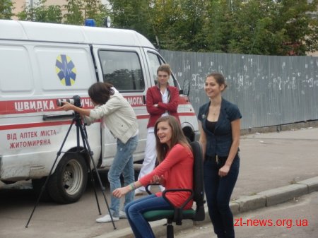 В Житомирі пройшли перші перегони на офісних стільцях ВІДЕО