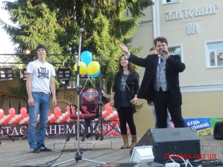В Житомирі пройшли перші перегони на офісних стільцях ВІДЕО