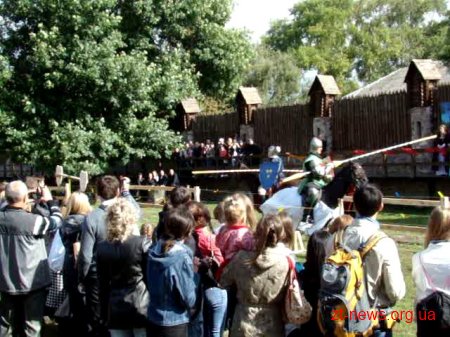 Під гаслом "Ми обираємо деруни!" пройшов у Коростені п’ятий Міжнародний фестиваль дерунів