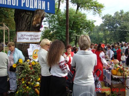 Під гаслом "Ми обираємо деруни!" пройшов у Коростені п’ятий Міжнародний фестиваль дерунів