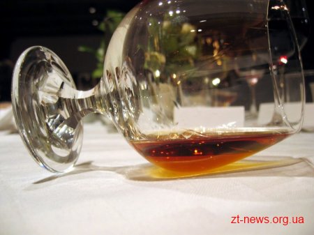 У Бердичеві податкові міліціонери конфіскували понад 700 літрів фальсифікату коньяку