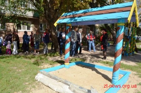 Новий дитячий майданчик та ремонт провулку отримали мешканці будинків по вул. Київській
