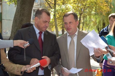 Мешканці будинків по вул. Мануїльського, 98, 100 звернулися за підтримкою до влади