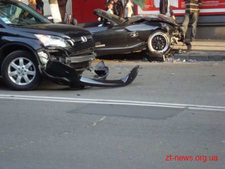 В центрі Житомира у аварію потрапили спортивний BMW та Honda