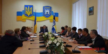 Активісти після зустрічі з мером Володимиром Дебоєм погодилися пропустити сміттєвози на полігон