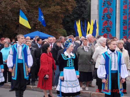 На честь ювілею області в драмтеатрі отримували поздоровлення, вручали нагороди...