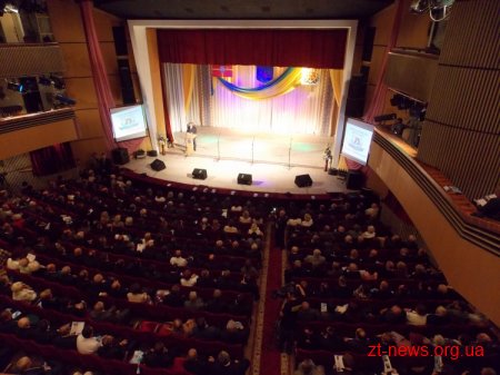 На честь ювілею області в драмтеатрі отримували поздоровлення, вручали нагороди...