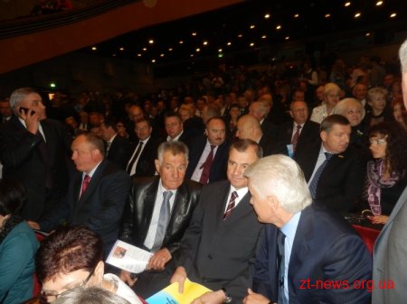 На честь ювілею області в драмтеатрі отримували поздоровлення, вручали нагороди...