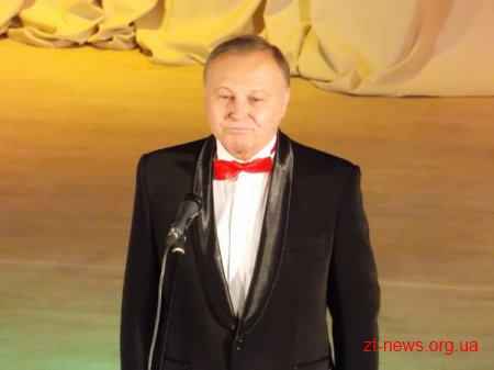 На честь ювілею області в драмтеатрі отримували поздоровлення, вручали нагороди...