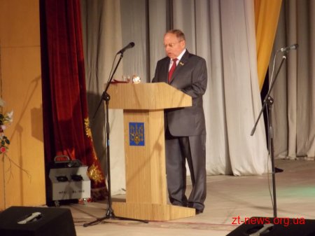 На честь ювілею області в драмтеатрі отримували поздоровлення, вручали нагороди...