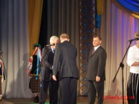 На честь ювілею області в драмтеатрі отримували поздоровлення, вручали нагороди...
