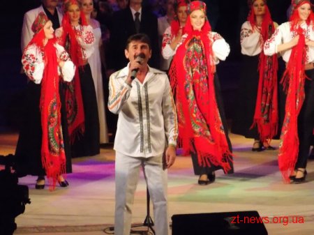 На честь ювілею області в драмтеатрі отримували поздоровлення, вручали нагороди...