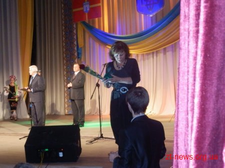 На честь ювілею області в драмтеатрі отримували поздоровлення, вручали нагороди...