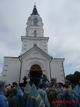 В Житомирі урочисто освятили Хрестовоздвиженську церкву ВІДЕО