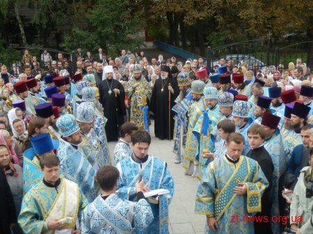 В Житомирі урочисто освятили Хрестовоздвиженську церкву ВІДЕО