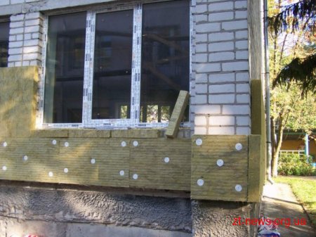 У дитячому садку №21 в Житомирі замінено всі вікна та утеплюється фасад