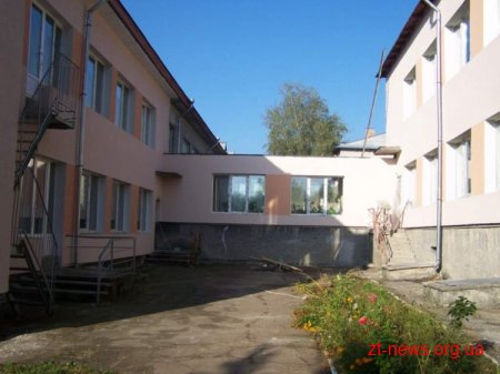 У дитячому садку №21 в Житомирі замінено всі вікна та утеплюється фасад