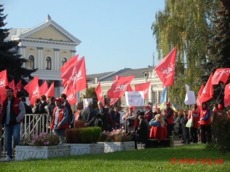 Кличко в Житомирі: представив кандидатів від удару, роздав автографи через паркан, відповів на запитання житомирян