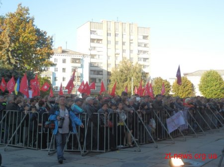 Кличко в Житомирі: представив кандидатів від удару, роздав автографи через паркан, відповів на запитання житомирян