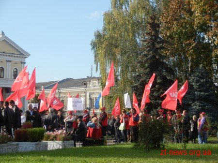 Кличко в Житомирі: представив кандидатів від удару, роздав автографи через паркан, відповів на запитання житомирян