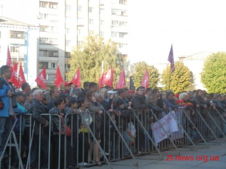 Кличко в Житомирі: представив кандидатів від удару, роздав автографи через паркан, відповів на запитання житомирян