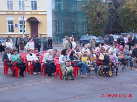 На майдані Корольова з 1 жовтня почали проводили концерти духової музики