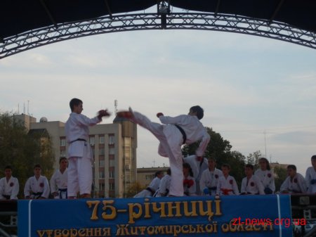 2 жовтня на площі Корольова в Житомирі виступали учасники клубу "Карате-до Джитте"