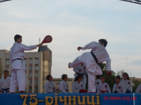 2 жовтня на площі Корольова в Житомирі виступали учасники клубу "Карате-до Джитте"