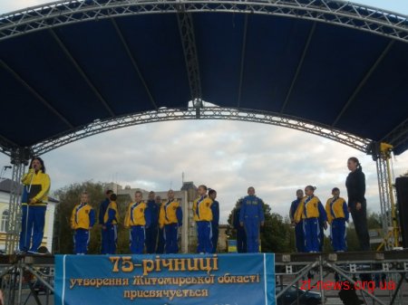 8 жовтня на майдані Корольова показували свої вміння з спортивної аеробіки спортивні школи "Авангард" та "Юність"
