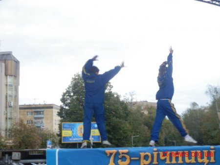 8 жовтня на майдані Корольова показували свої вміння з спортивної аеробіки спортивні школи "Авангард" та "Юність"