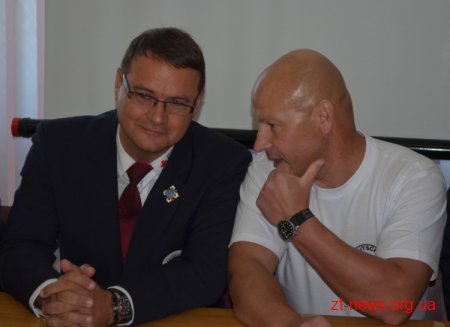 Дитячій міській лікарні Житомира подарували обладнання для діагностики зору