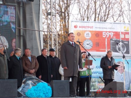 Ян Табачник приїхав до Житомира, щоб підтримати Сергія Рижука та виступити на майдані Соборному
