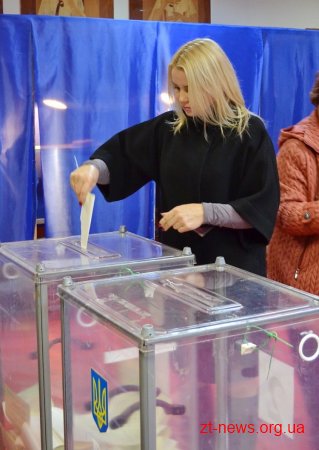 Міський голова Володимир Дебой проголосував ще зранку на дільниці № 181367