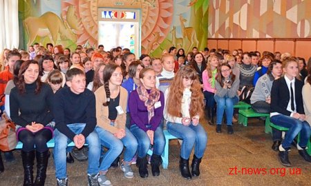 Володимир Дебой зустрівся з дітьми, які зараз відпочивають у таборі "Супутник"