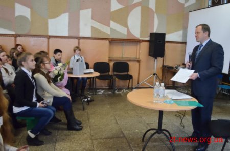 Володимир Дебой зустрівся з дітьми, які зараз відпочивають у таборі "Супутник"