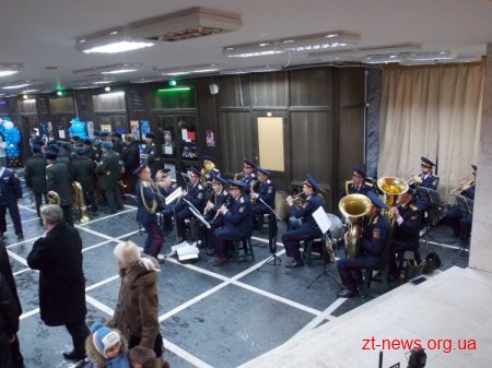 Як житомирська міліція в драмтеатрі відмічала своє професійне свято