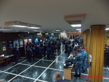 Як житомирська міліція в драмтеатрі відмічала своє професійне свято