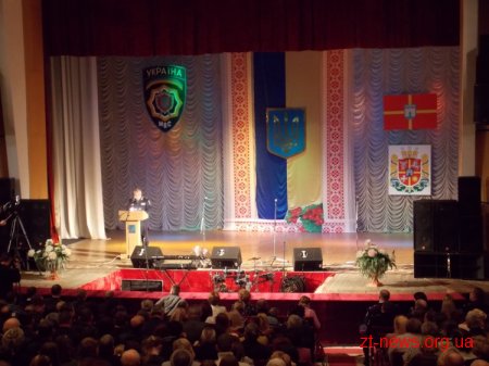 Як житомирська міліція в драмтеатрі відмічала своє професійне свято