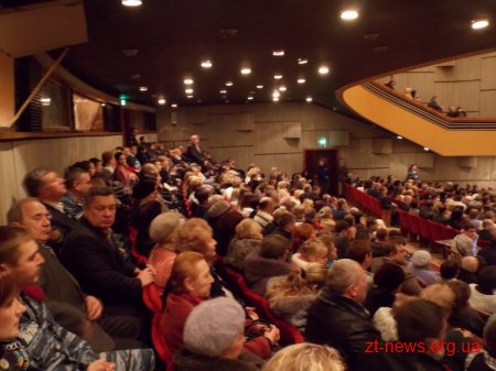 Як житомирська міліція в драмтеатрі відмічала своє професійне свято