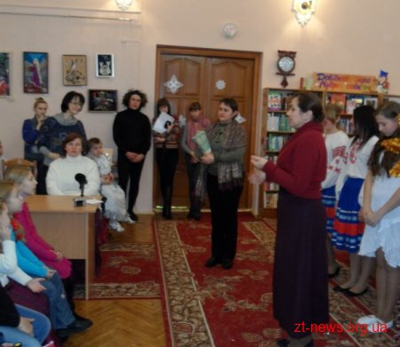 Уже кілька днів поспіль Святий Миколай вітає юних житомирян