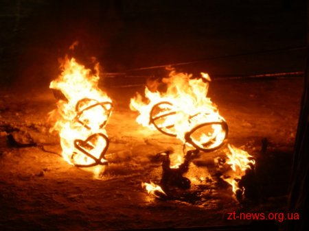 У Житомирі урочисто запалили головну ялинку області