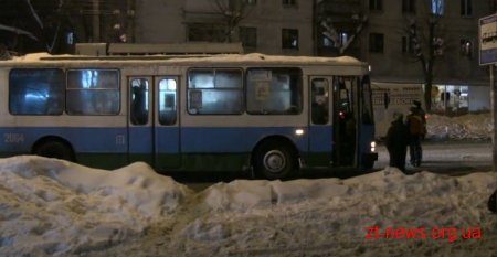 В центрі Житомира тролейбус паралізував рух транспорту