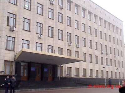 В обласній державній адміністрації залишиться всього два управління. Решта – департаменти і служби В обласній державній адміністрації залишиться всього два управління. Решта – департаменти і служби